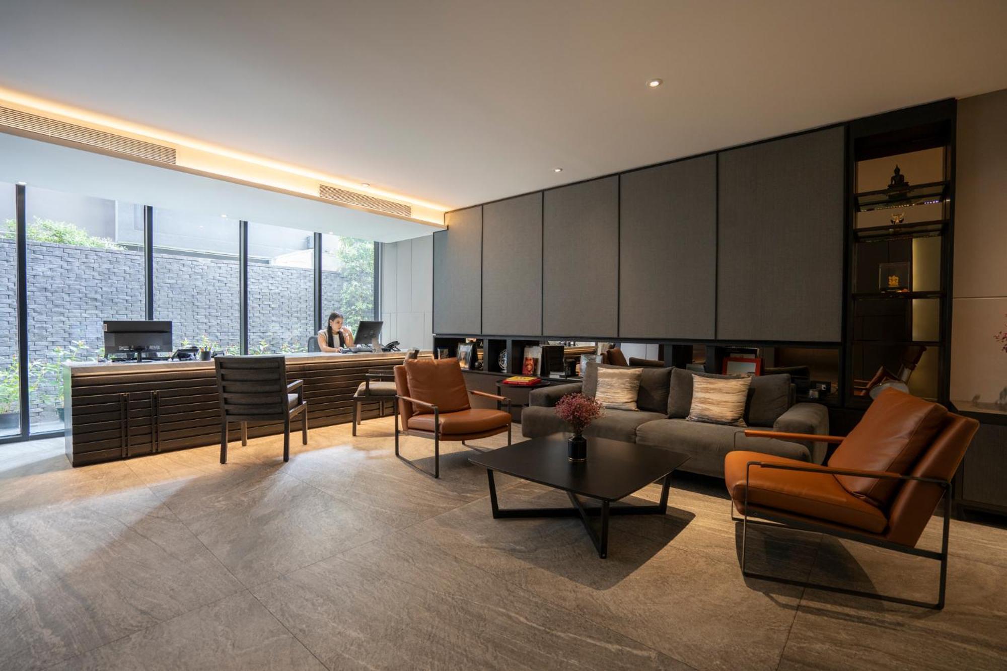 Walton Suites Sukhumvit Банкок Екстериор снимка