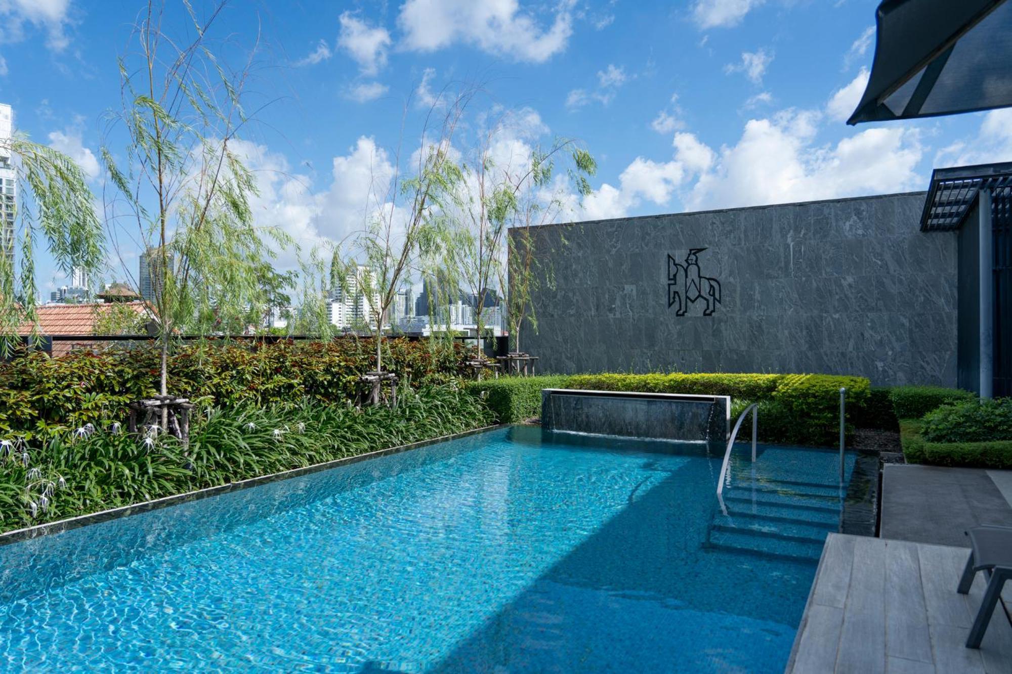Walton Suites Sukhumvit Банкок Екстериор снимка