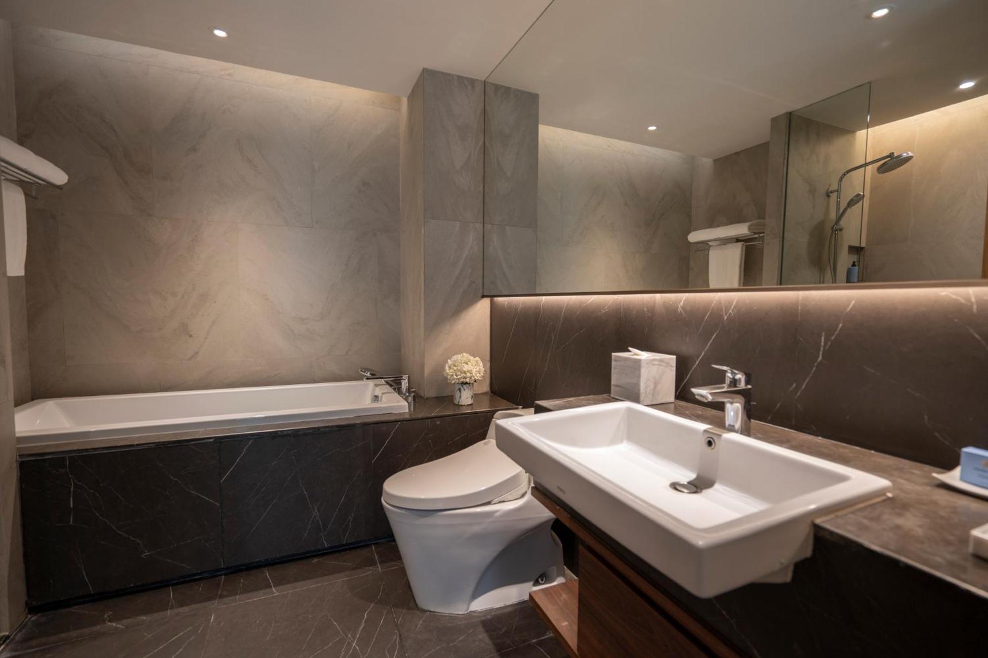 Walton Suites Sukhumvit Банкок Стая снимка