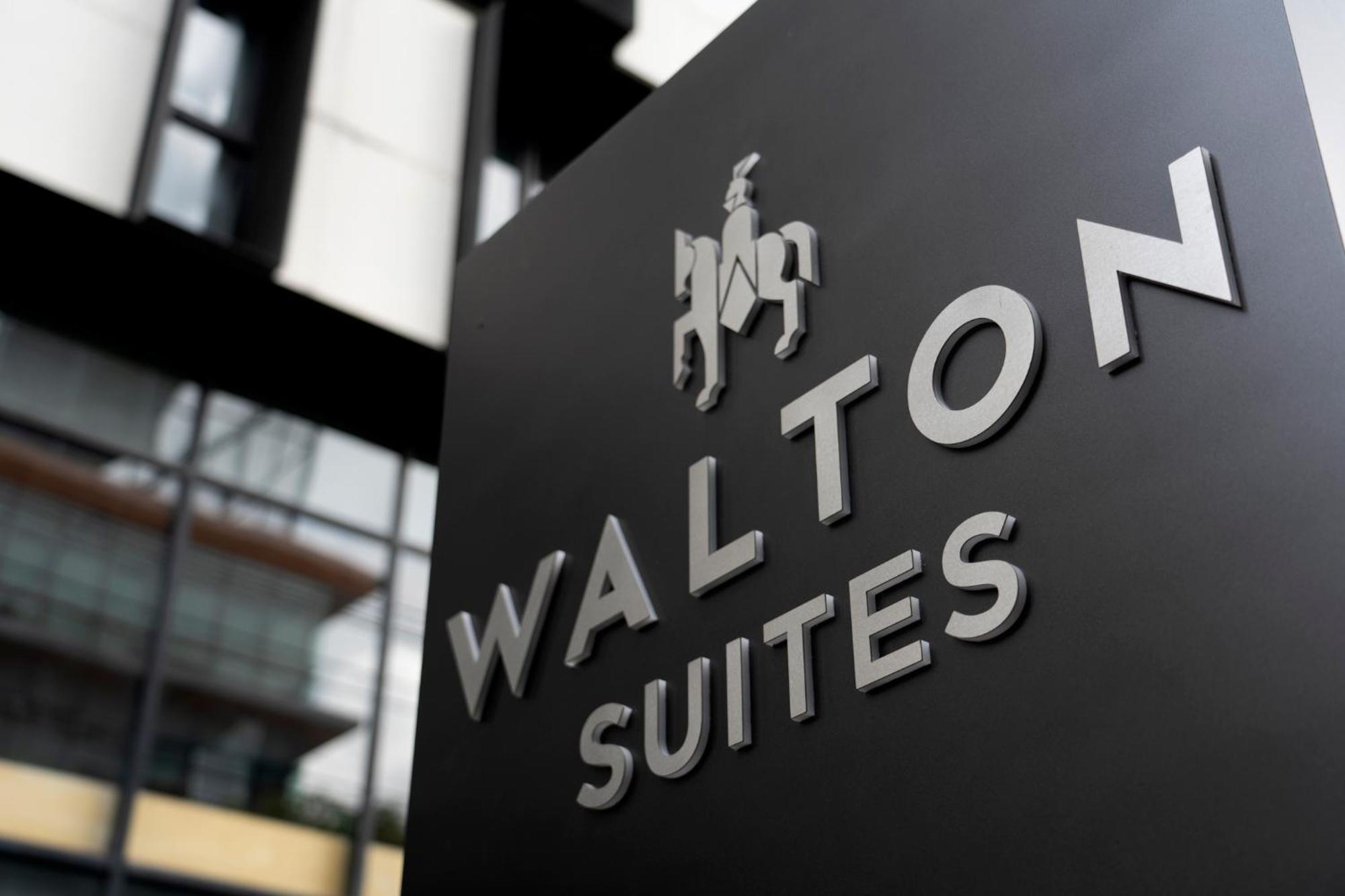 Walton Suites Sukhumvit Банкок Екстериор снимка