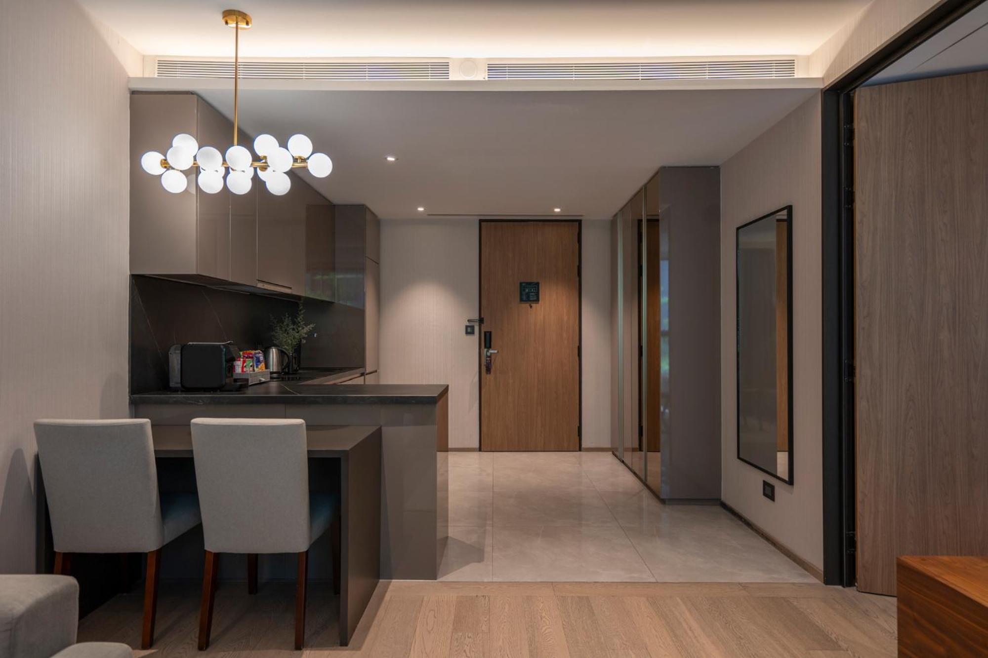 Walton Suites Sukhumvit Банкок Стая снимка
