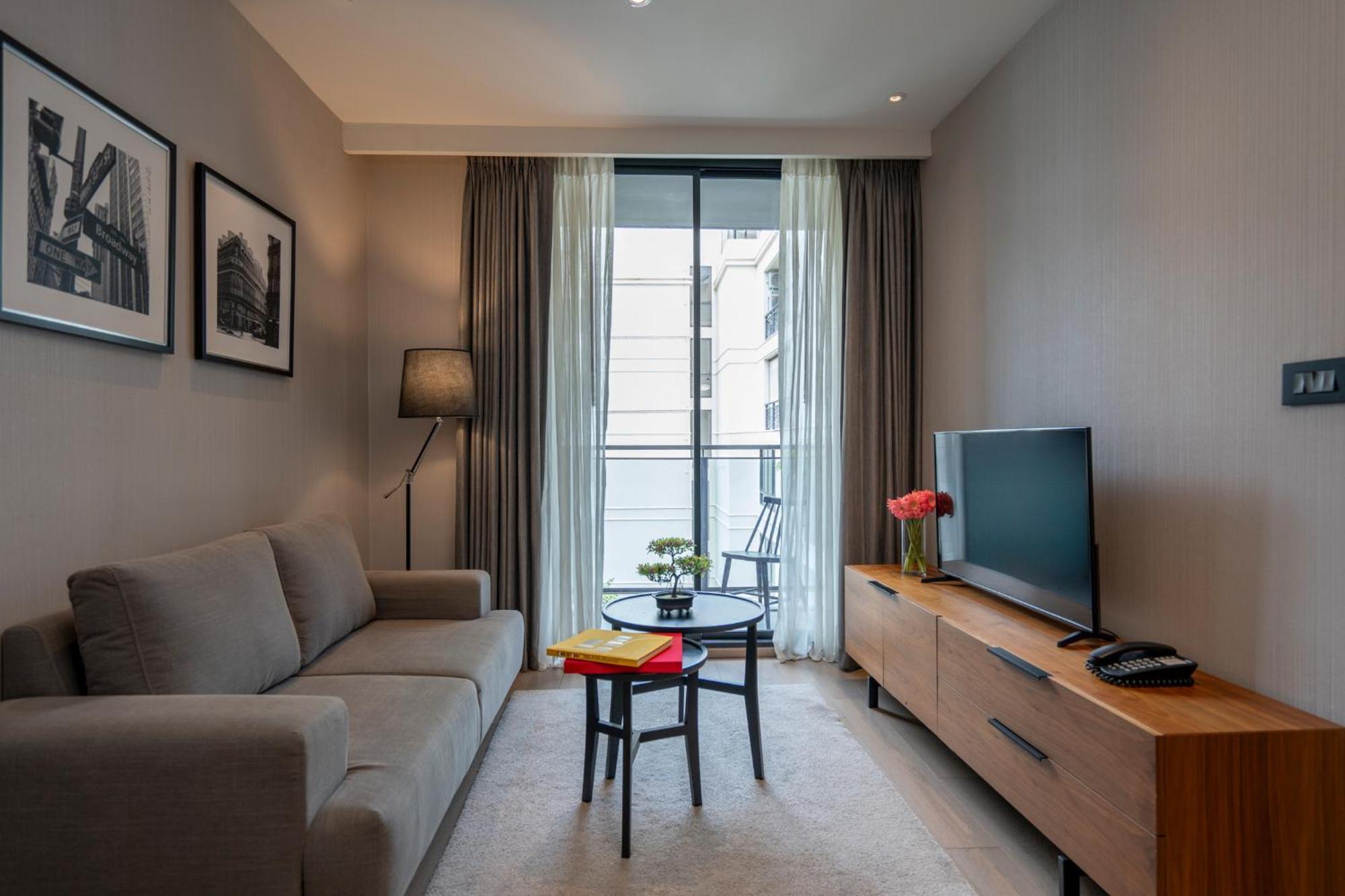 Walton Suites Sukhumvit Банкок Екстериор снимка