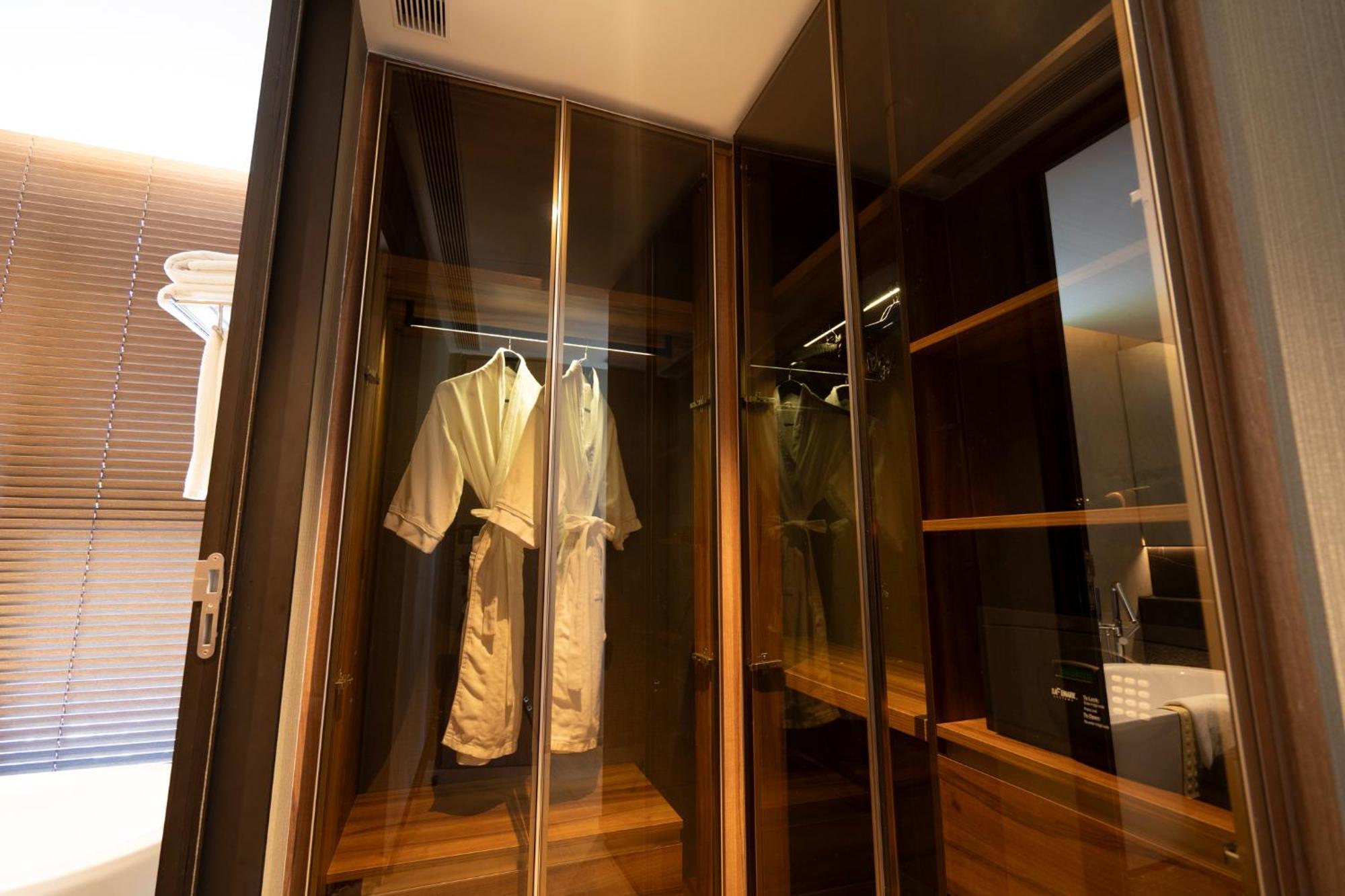 Walton Suites Sukhumvit Банкок Екстериор снимка