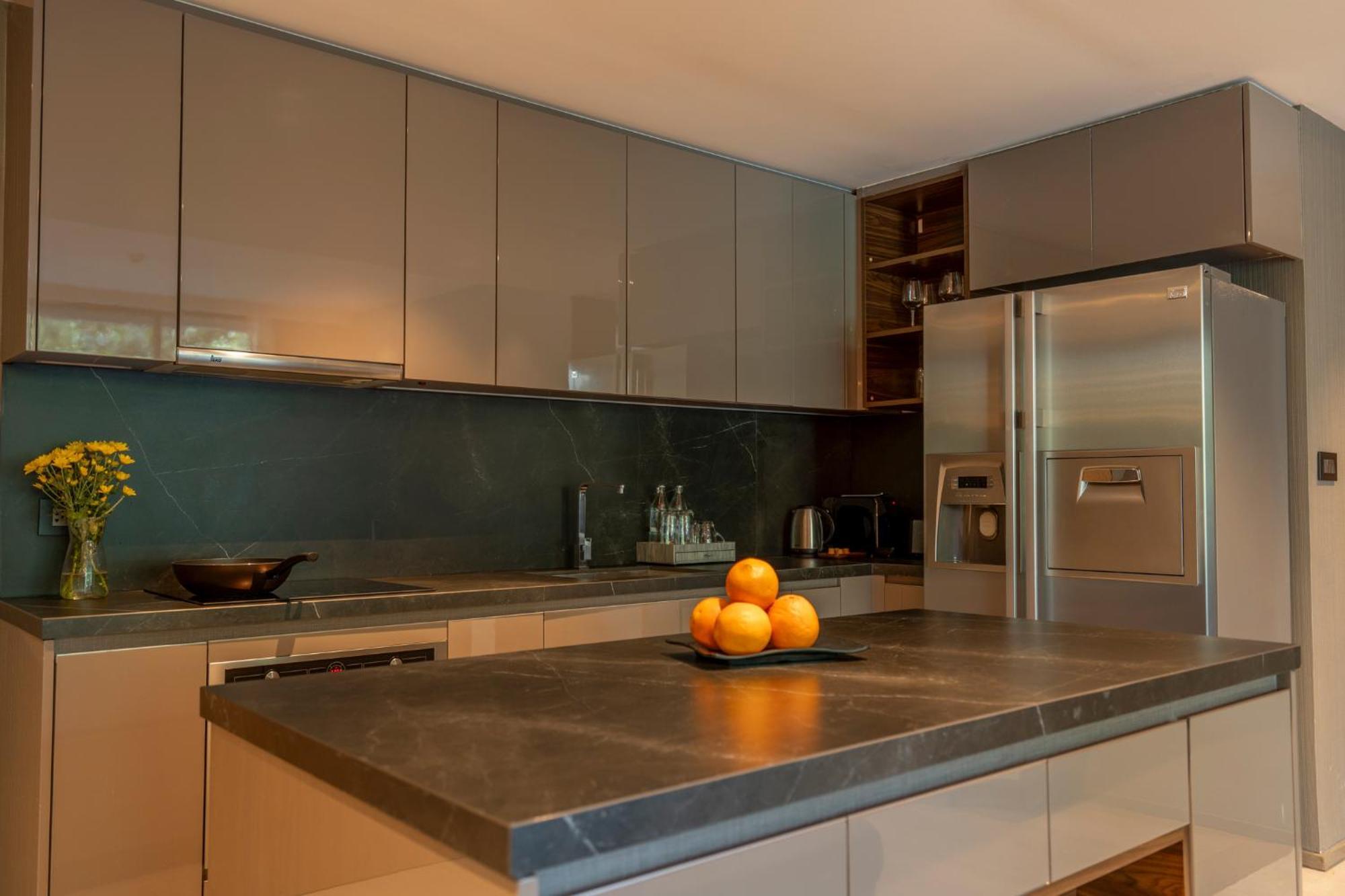 Walton Suites Sukhumvit Банкок Екстериор снимка