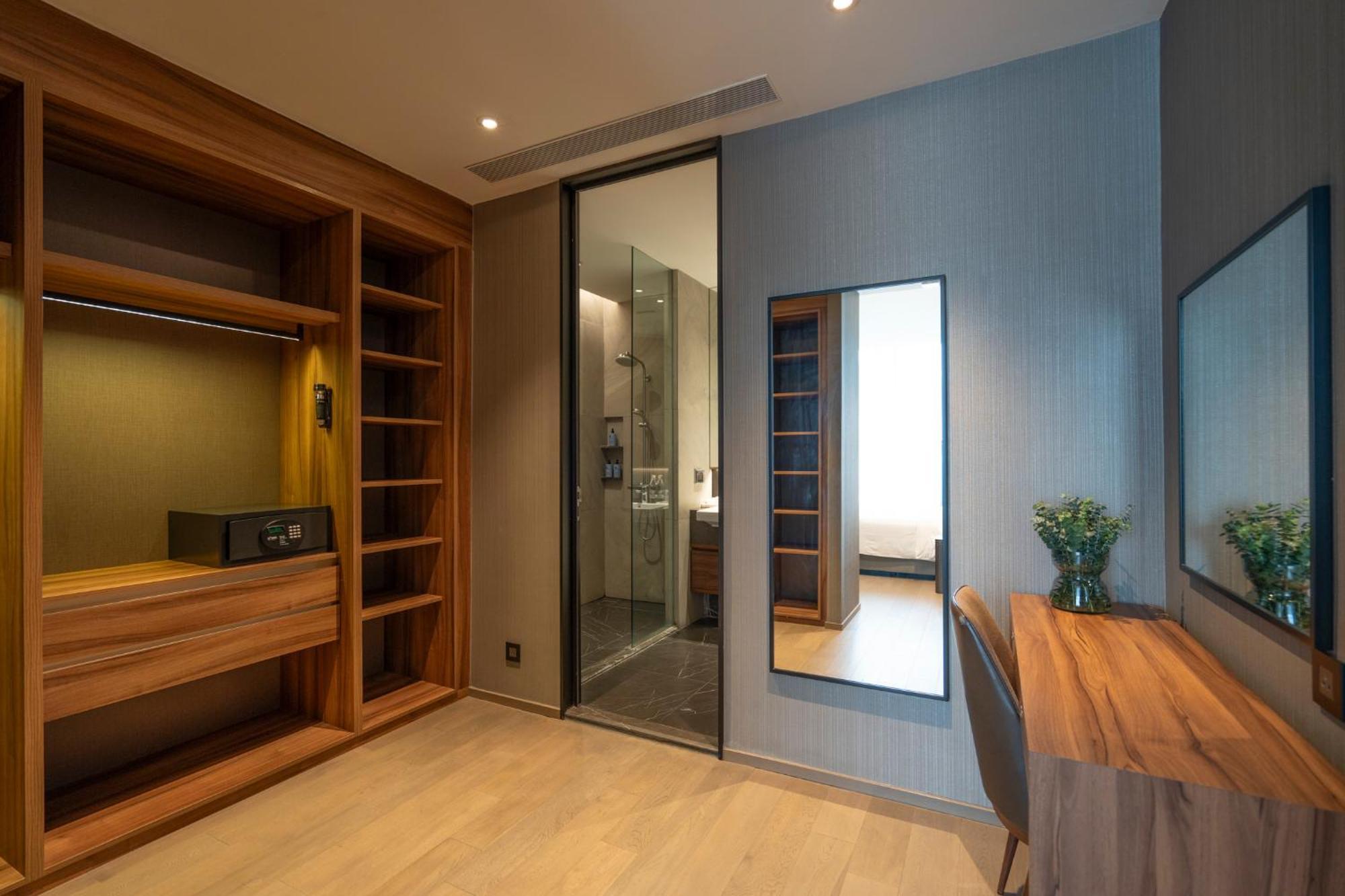Walton Suites Sukhumvit Банкок Екстериор снимка