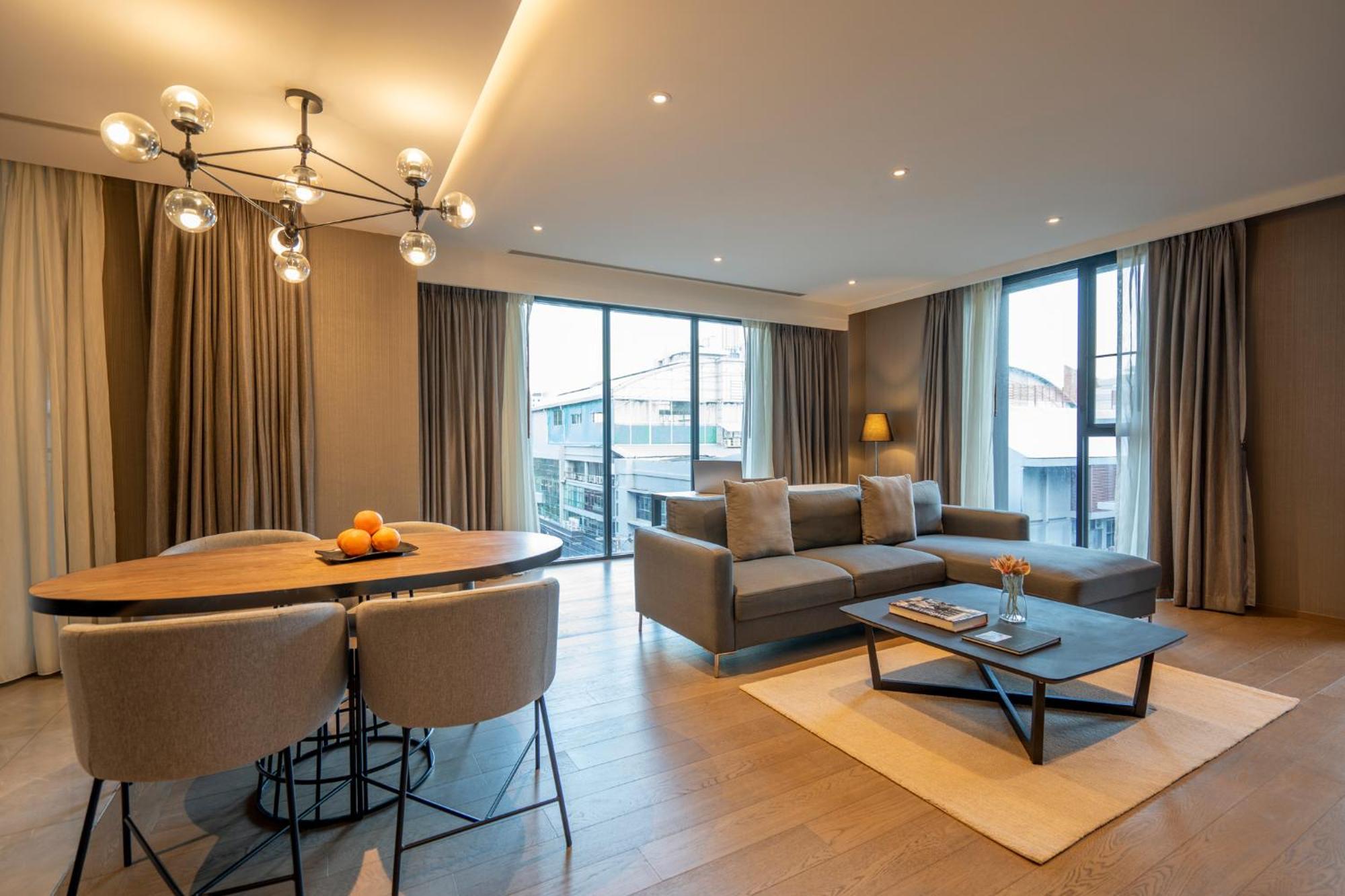 Walton Suites Sukhumvit Банкок Екстериор снимка