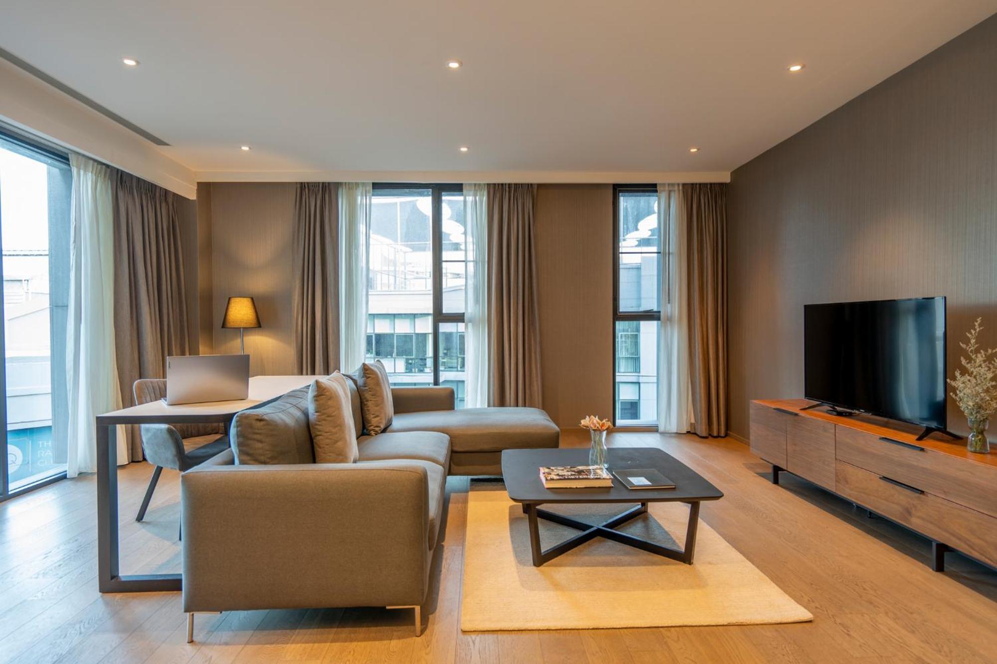Walton Suites Sukhumvit Банкок Екстериор снимка
