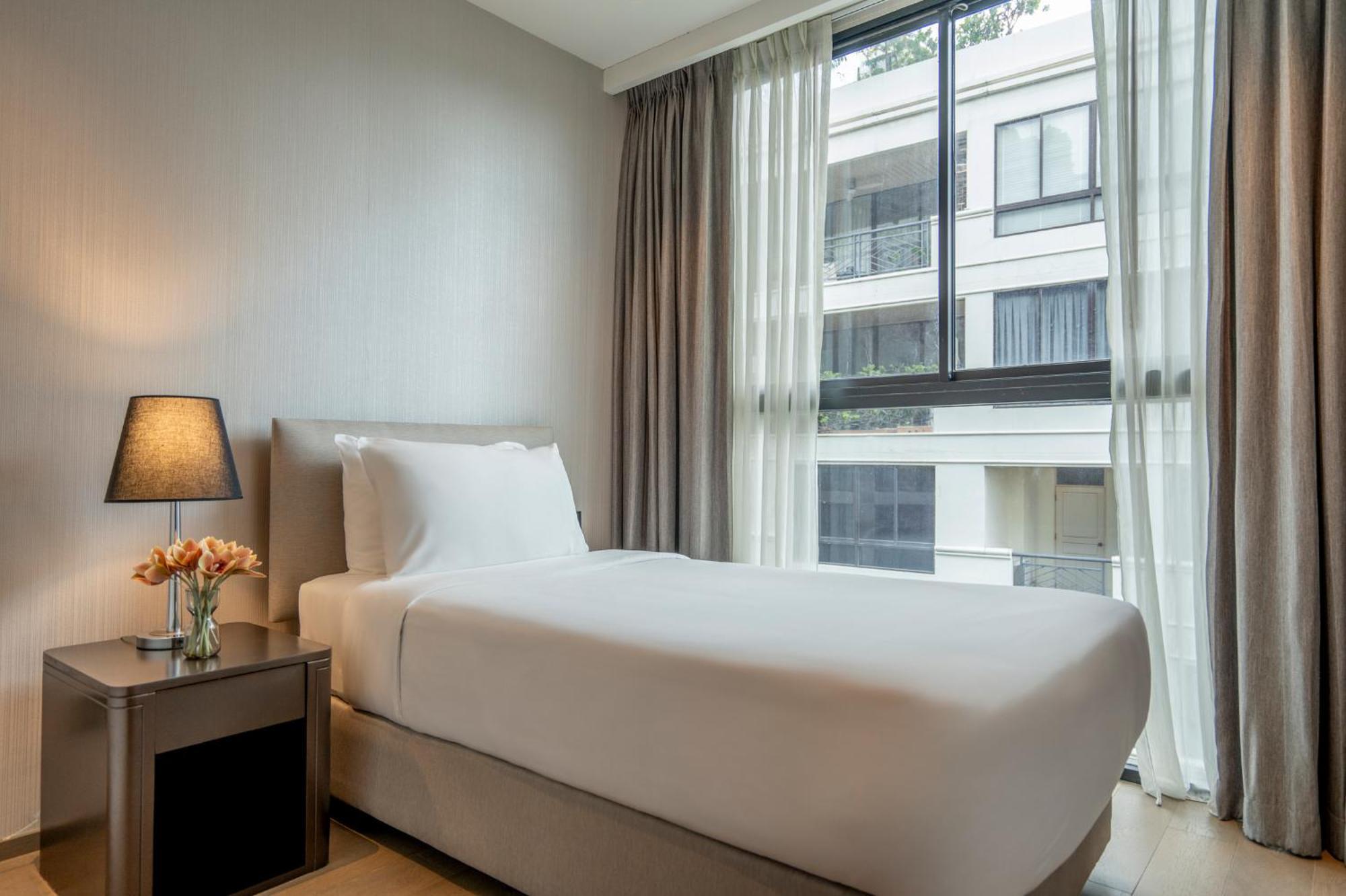 Walton Suites Sukhumvit Банкок Екстериор снимка