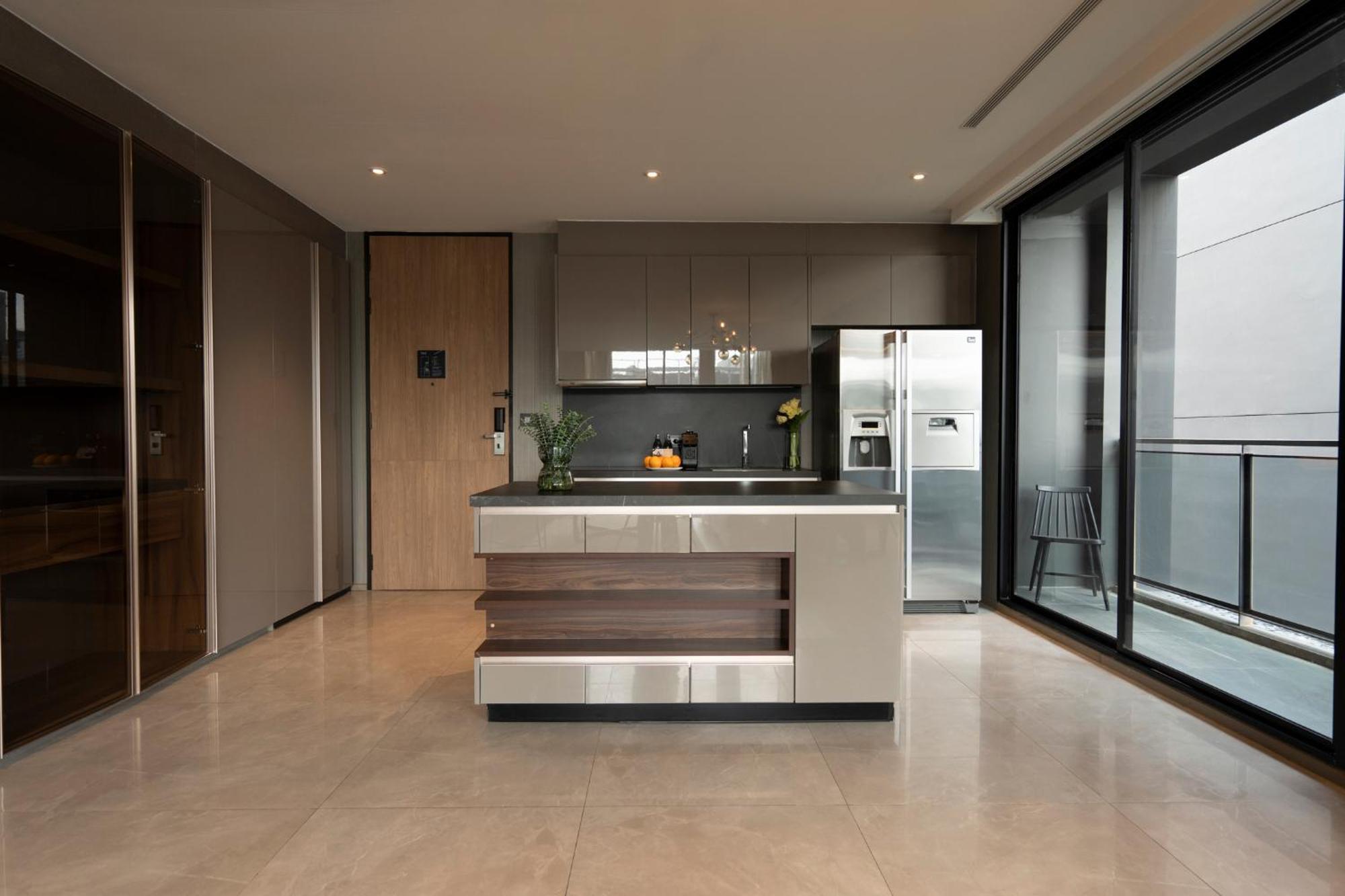 Walton Suites Sukhumvit Банкок Екстериор снимка