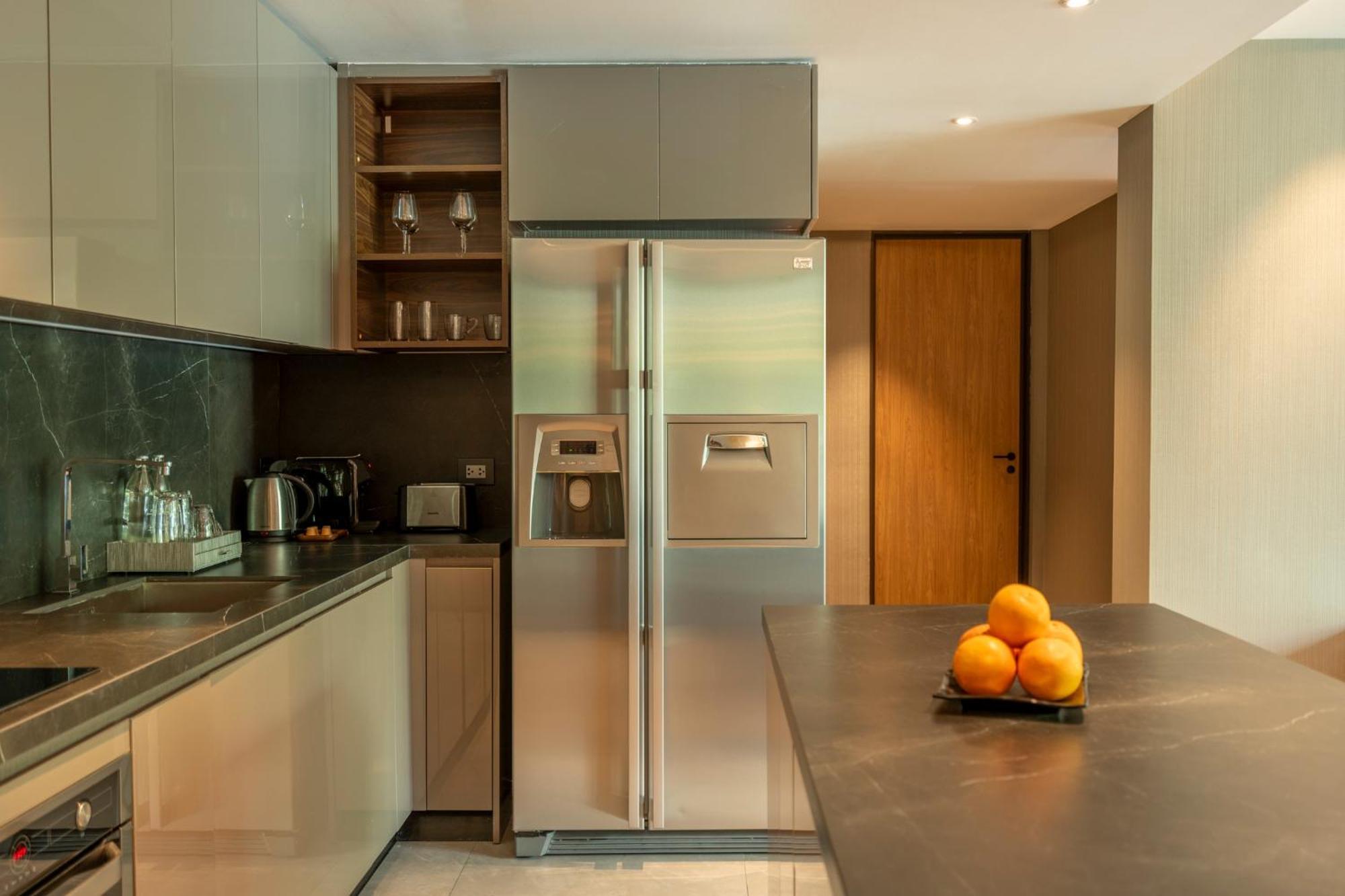 Walton Suites Sukhumvit Банкок Екстериор снимка