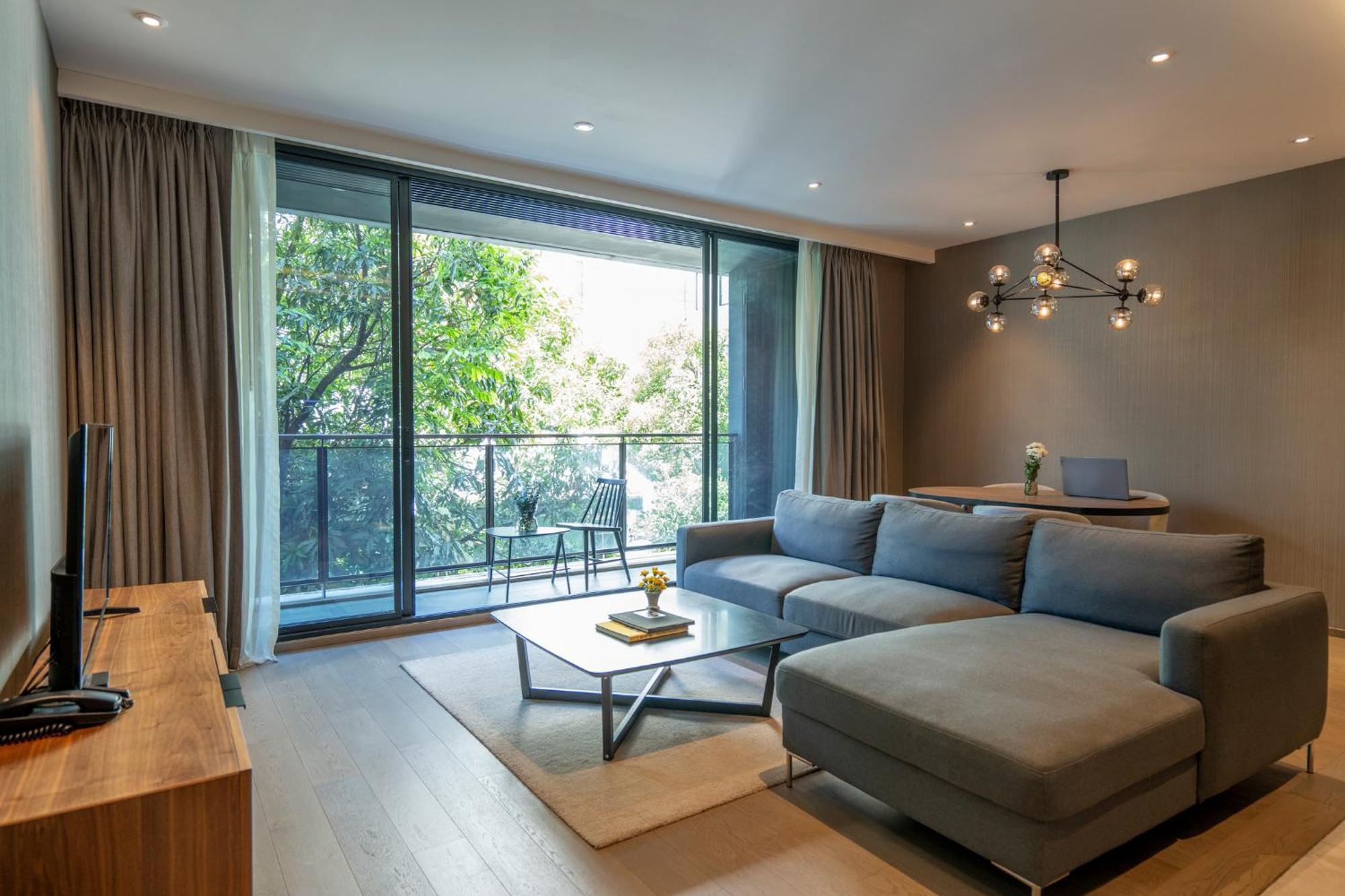 Walton Suites Sukhumvit Банкок Екстериор снимка