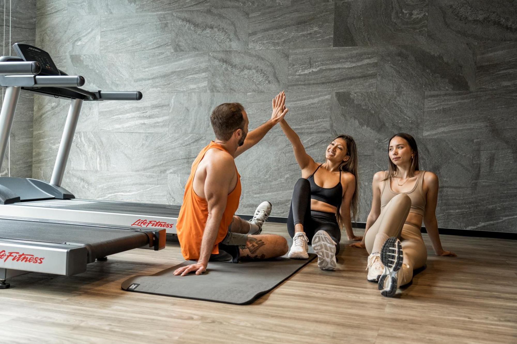 Walton Suites Sukhumvit Банкок Екстериор снимка