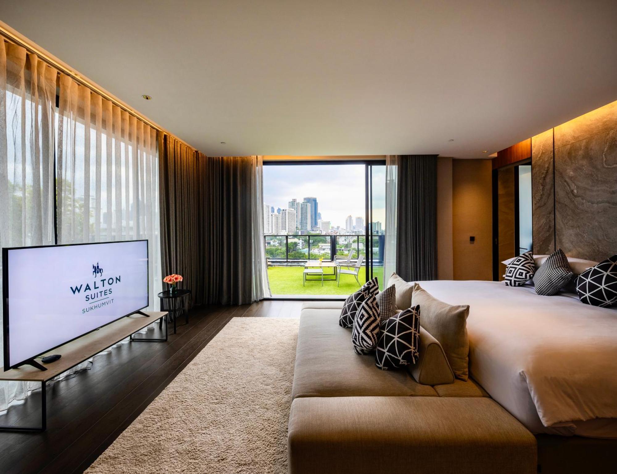 Walton Suites Sukhumvit Банкок Екстериор снимка