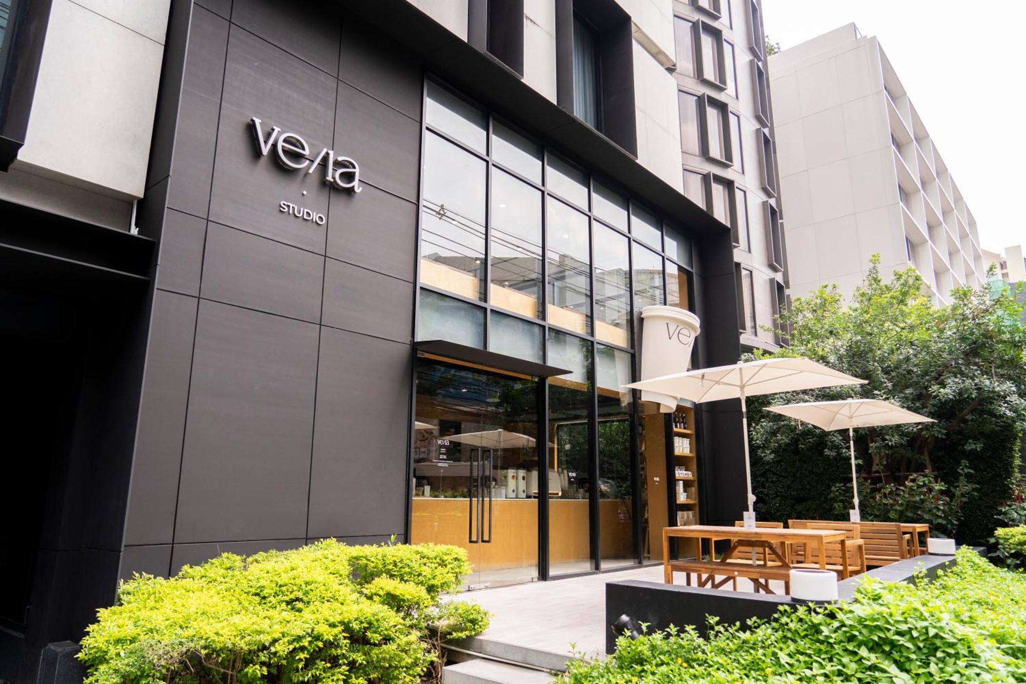 Walton Suites Sukhumvit Банкок Екстериор снимка