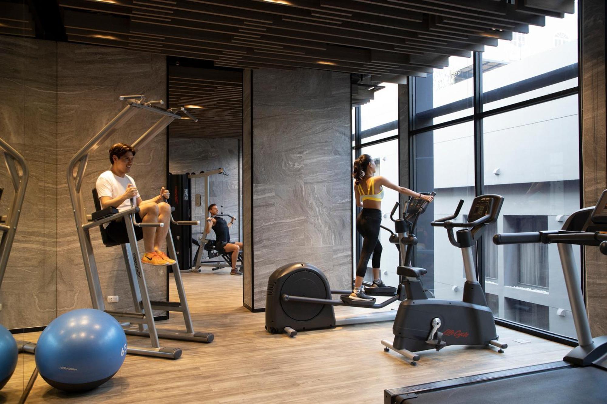 Walton Suites Sukhumvit Банкок Екстериор снимка