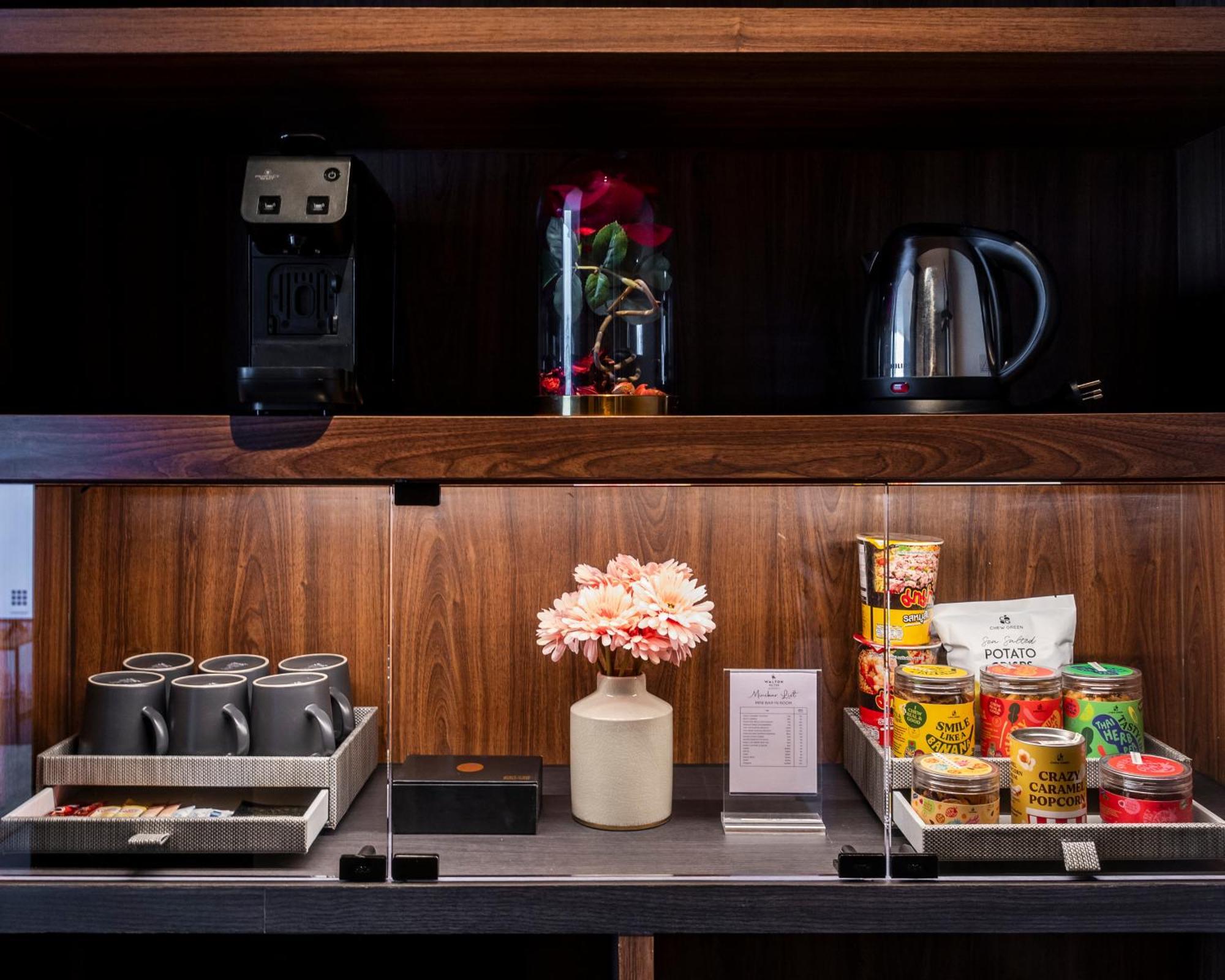 Walton Suites Sukhumvit Банкок Екстериор снимка