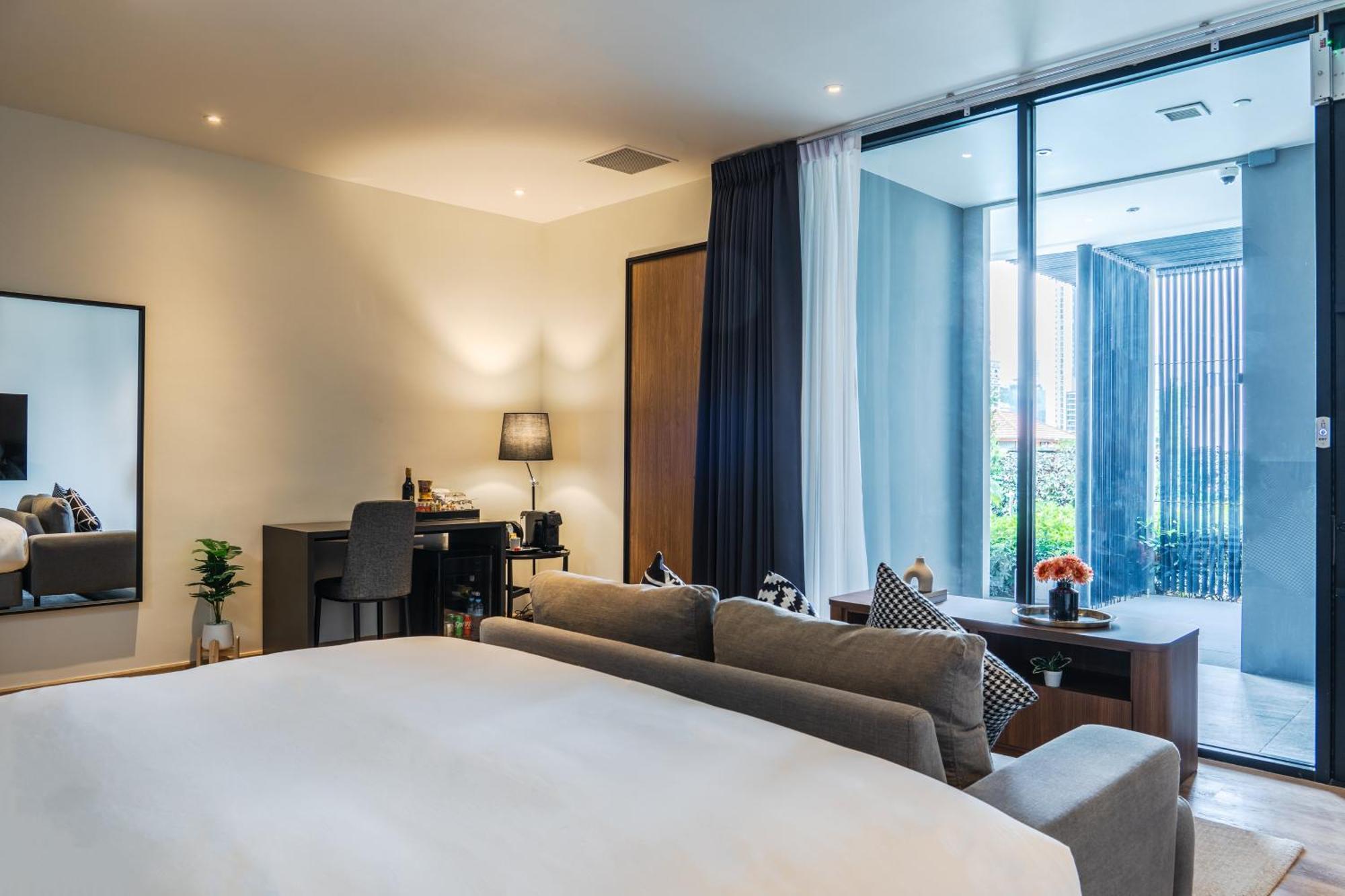Walton Suites Sukhumvit Банкок Екстериор снимка