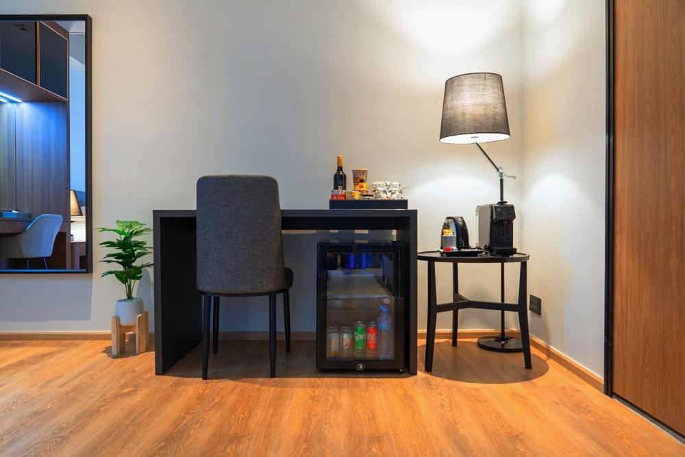 Walton Suites Sukhumvit Банкок Екстериор снимка