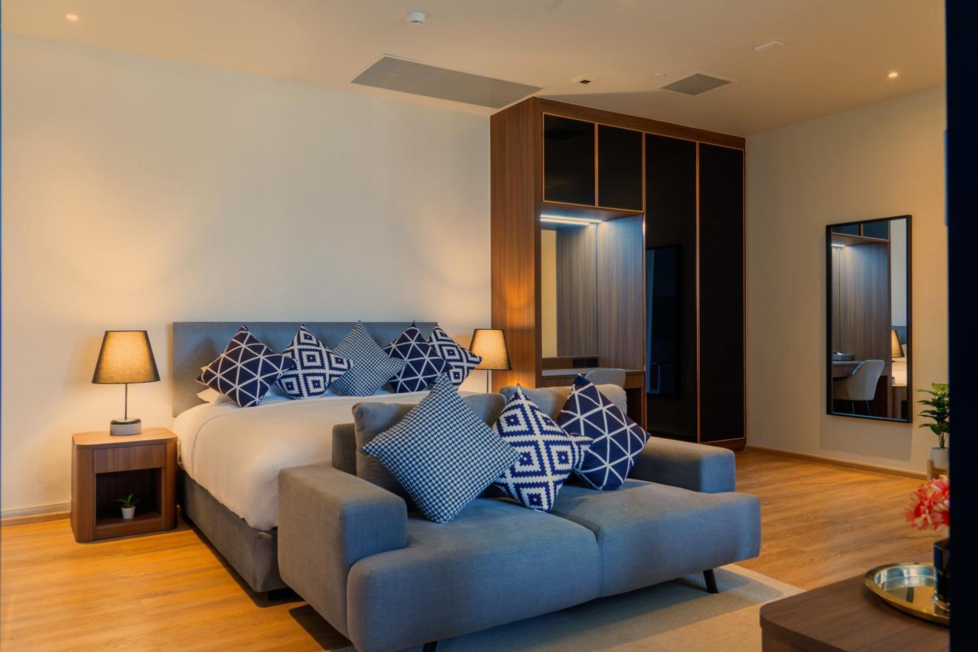 Walton Suites Sukhumvit Банкок Екстериор снимка